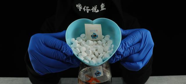 鱼缸里的酸碱度，鱼儿的健康密码（小技巧帮你轻松掌握鱼缸水质调节）