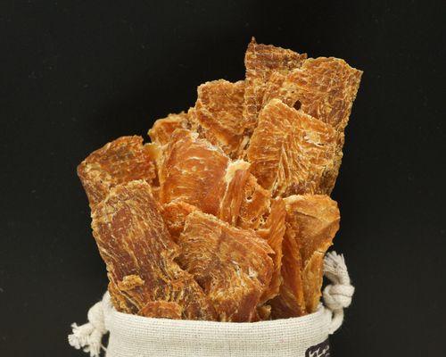 金毛喂蛋黄的好处和坏处（探究金毛食用蛋黄的利弊）