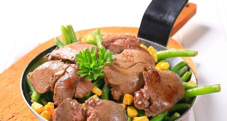 鸡肝与狗狗的健康之道（探索鸡肝作为狗狗食谱的营养价值与食用方法）