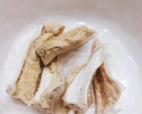 狗狗的营养之道——以鸡骨架煮食（为你的宠物提供均衡营养，让它们健康快乐）